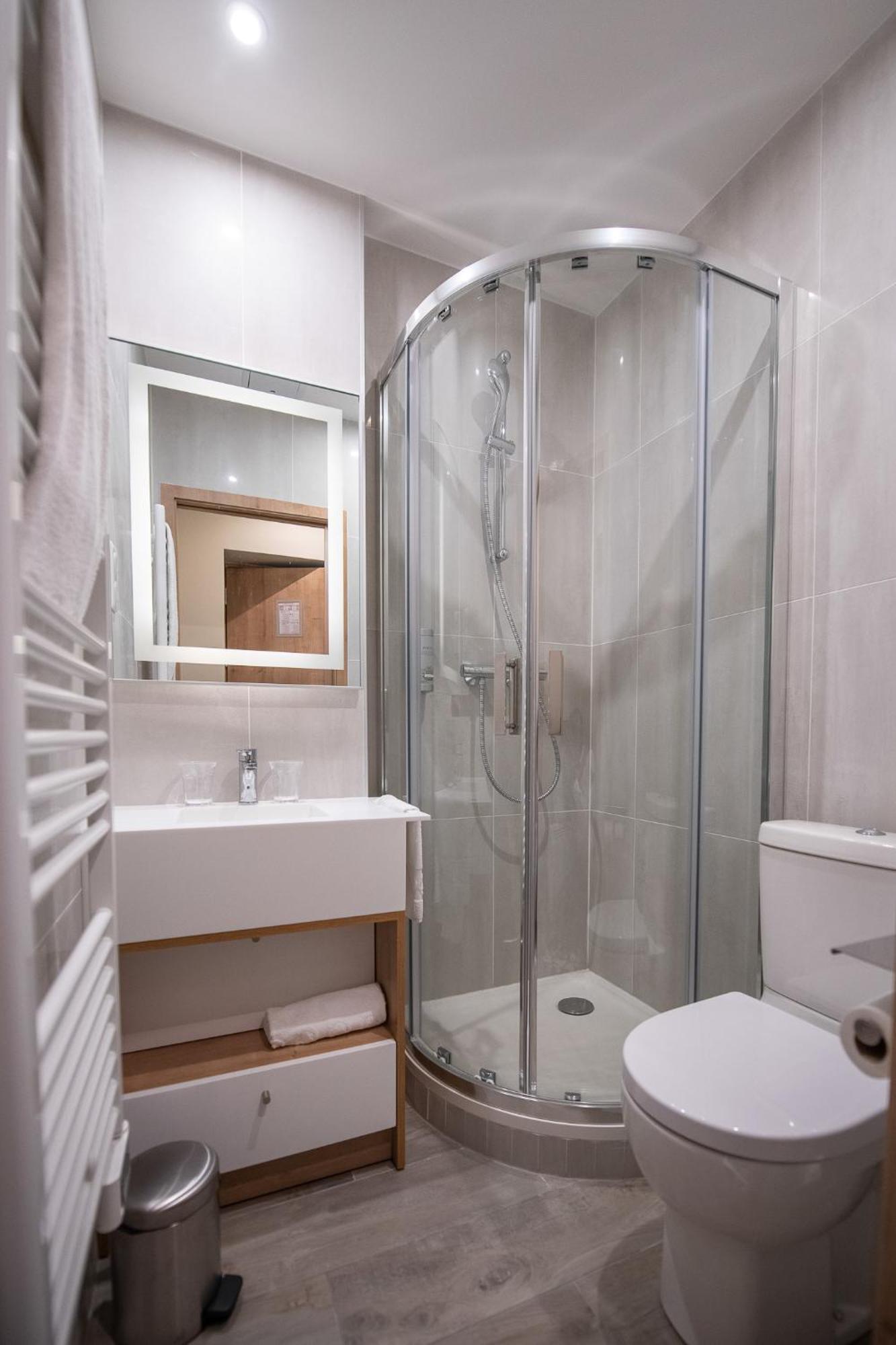 Single Room Private Bathroom